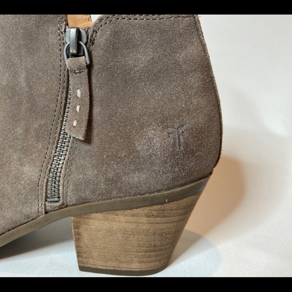 NEW FRYE Judith Ankle Zip Suede Bootie Size 9 NWOT - Picture 5 of 10